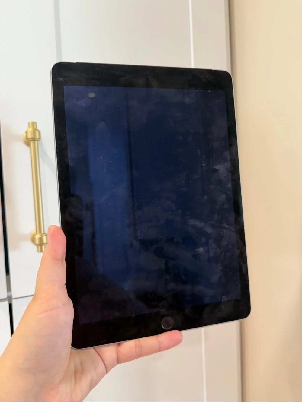 APPLE iPad Air 2 - Wi-Fi + Cellular - 64 GB - VERIZON SIM - Model MH2M2LL/A